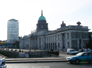 L'edificio in stile neoclassico attualmente ospita il Ministero irlandese per l'Ambiente, il Patrimonio ed il Governo Locale.